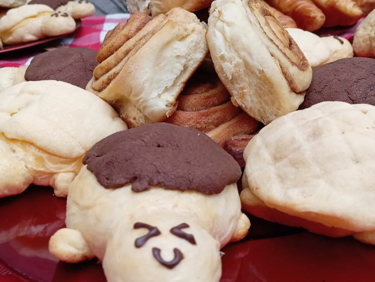 Roles de canela artesanales con glaseado